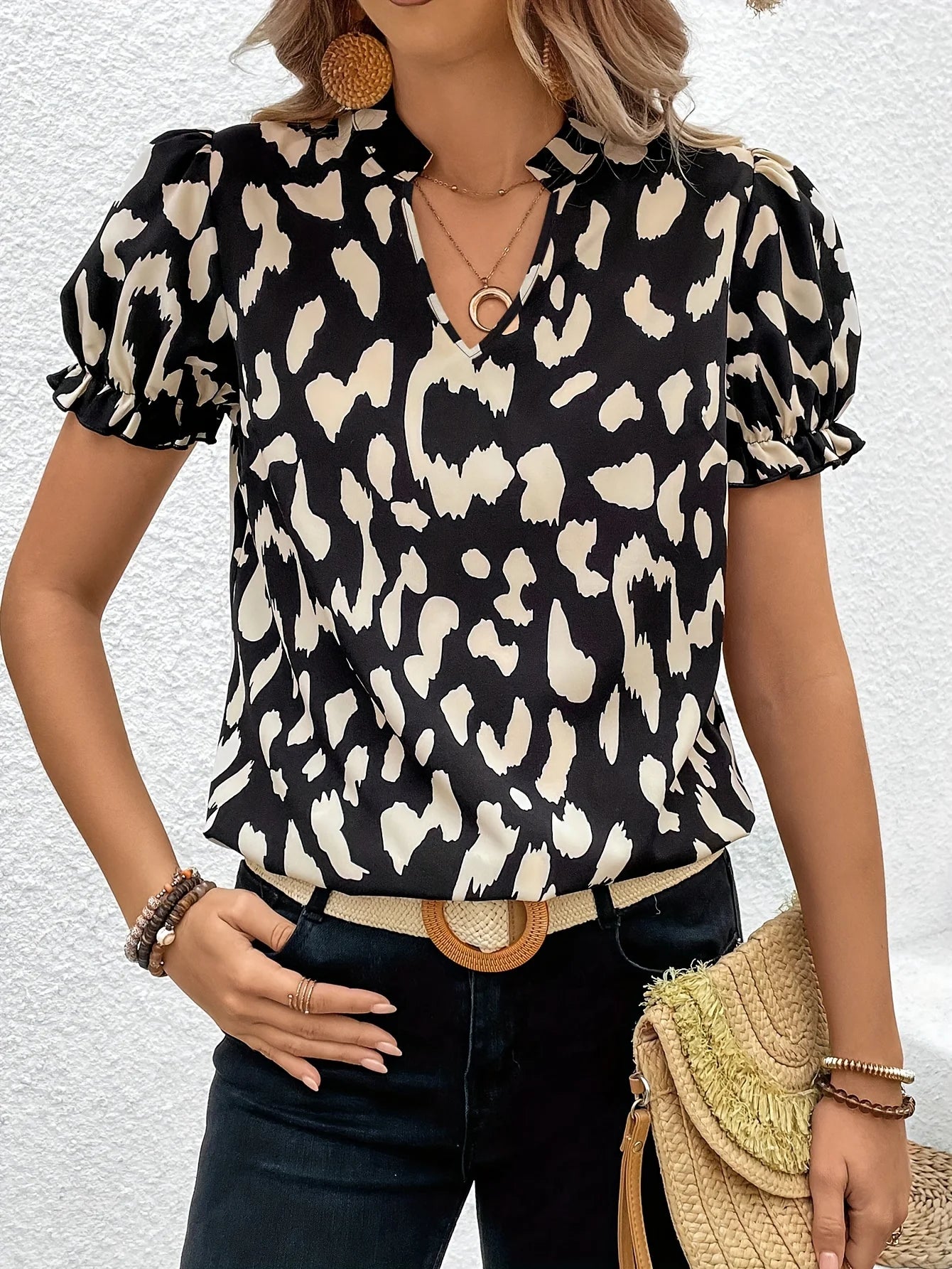 Directional pattern-making, new short-sleeved blouses, women's resort-style V-neck short-sleeved shirts, women's