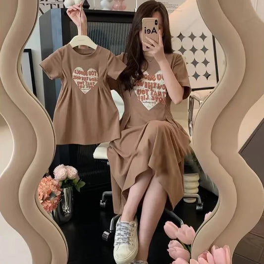 Family Clothing Summer Leisure Love Short Sleeved Dress Fashionable Brown Waist Collection Mother and Daughter Clothing