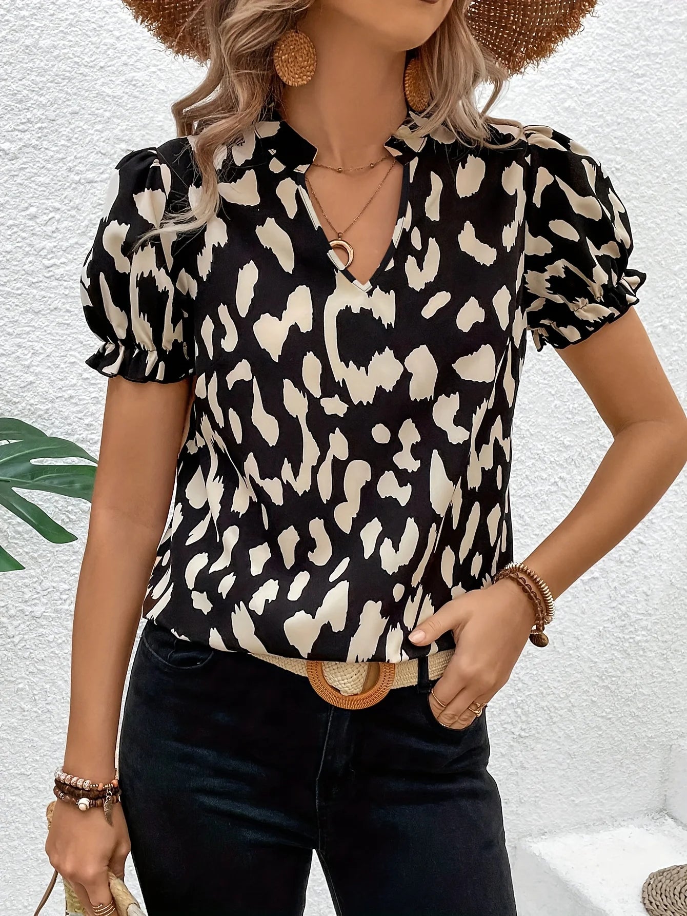 Directional pattern-making, new short-sleeved blouses, women's resort-style V-neck short-sleeved shirts, women's