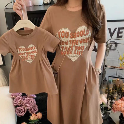 Family Clothing Summer Leisure Love Short Sleeved Dress Fashionable Brown Waist Collection Mother and Daughter Clothing