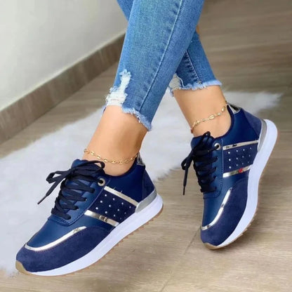 Casual sneakers with comfortable, breathable platform with laces.